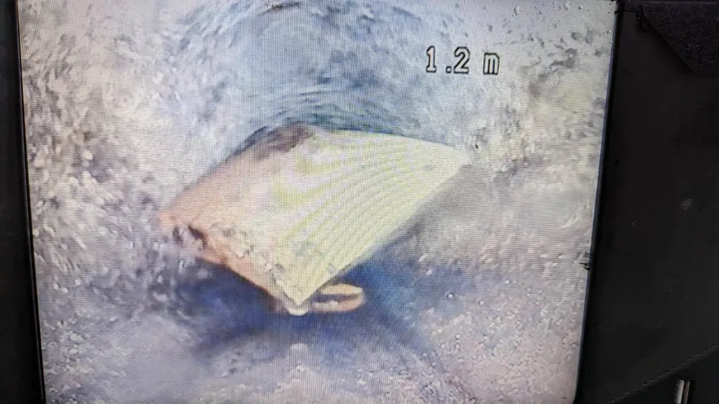 Présence d'une tuile à l'origine d'un bouchon de canalisation à Villelaure
