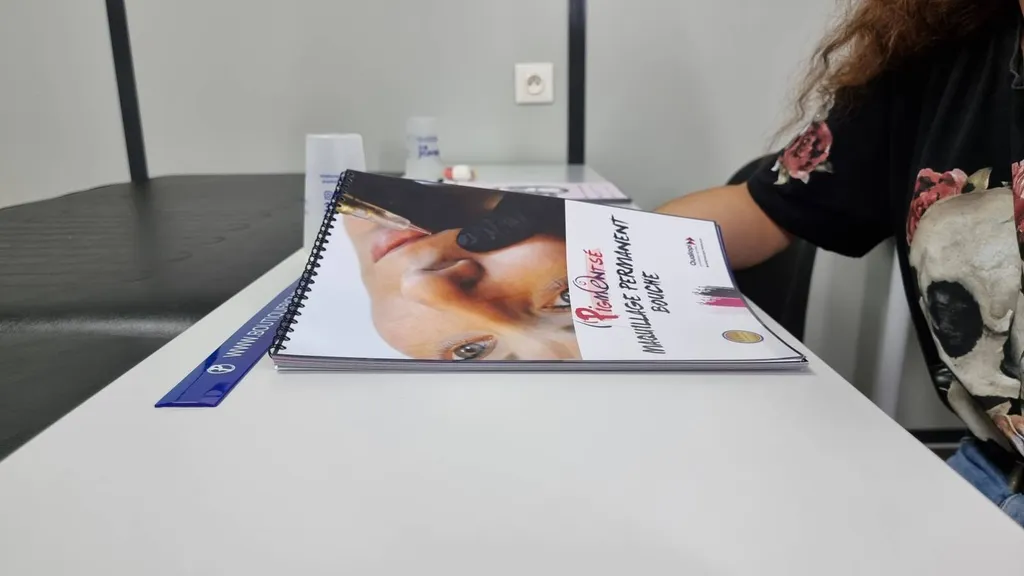 Ou faire une formation maquillage permanent bouche