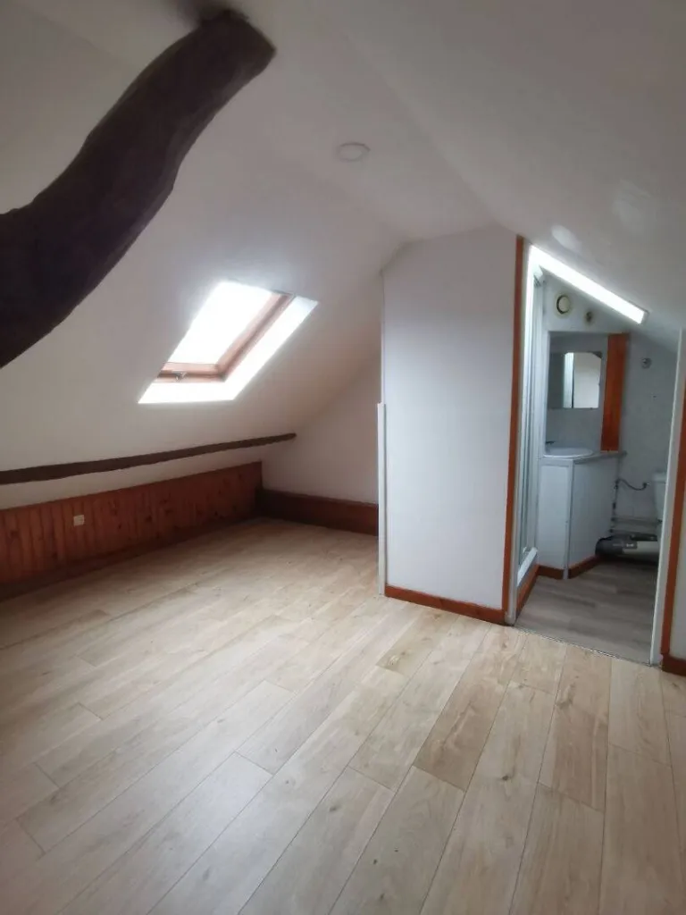 A vendre immeuble de 340 m² comprenant 7 lots sur la commune de caudebec les elbeuf 76320