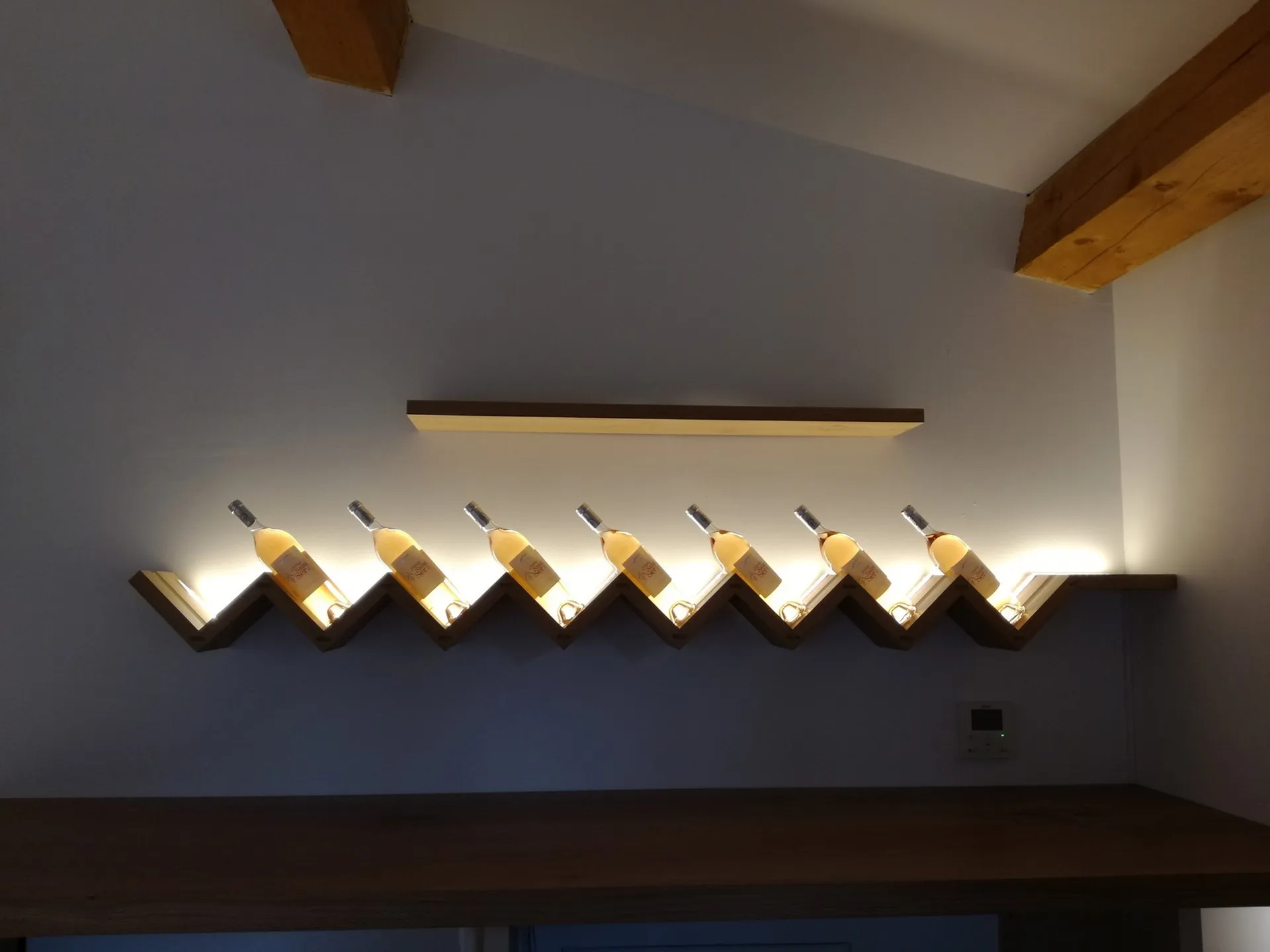 Etagères en bois massif pour un domaine viticole au nord d'Aix en Provence