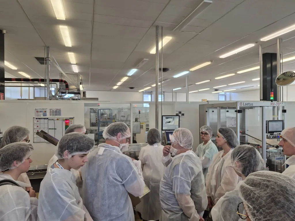 Familles, étudiants en ingénierie et en pharmacie, apprentis et citoyens, ont pu découvrir les coulisses de la fabrication de médicaments génériques