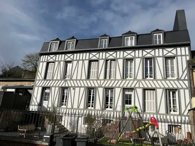 A vendre : Magnifique maison de caractère en centre ville de Caudebec-en-Caux - 197m² hab. avec 6 chambres.