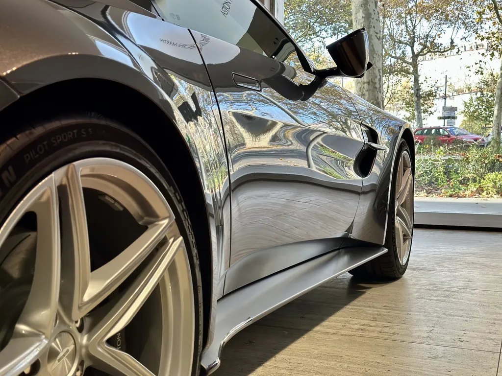 Traitement céramique Aston Martin Vantage DETAILING spécialiste voiture de sport sur Mornant 