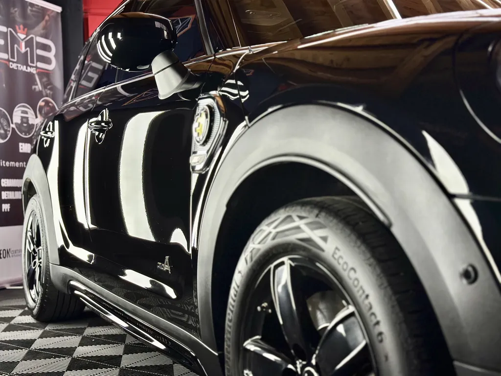 Traitement céramique & polissage multi-étapes sur Mini Countryman – EMB Detailing, spécialiste à Vaugneray (Lyon Ouest)