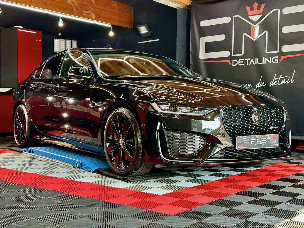 spécialiste du traitement céramique du Lyon et sa région . protection carrosserie Jaguar XE