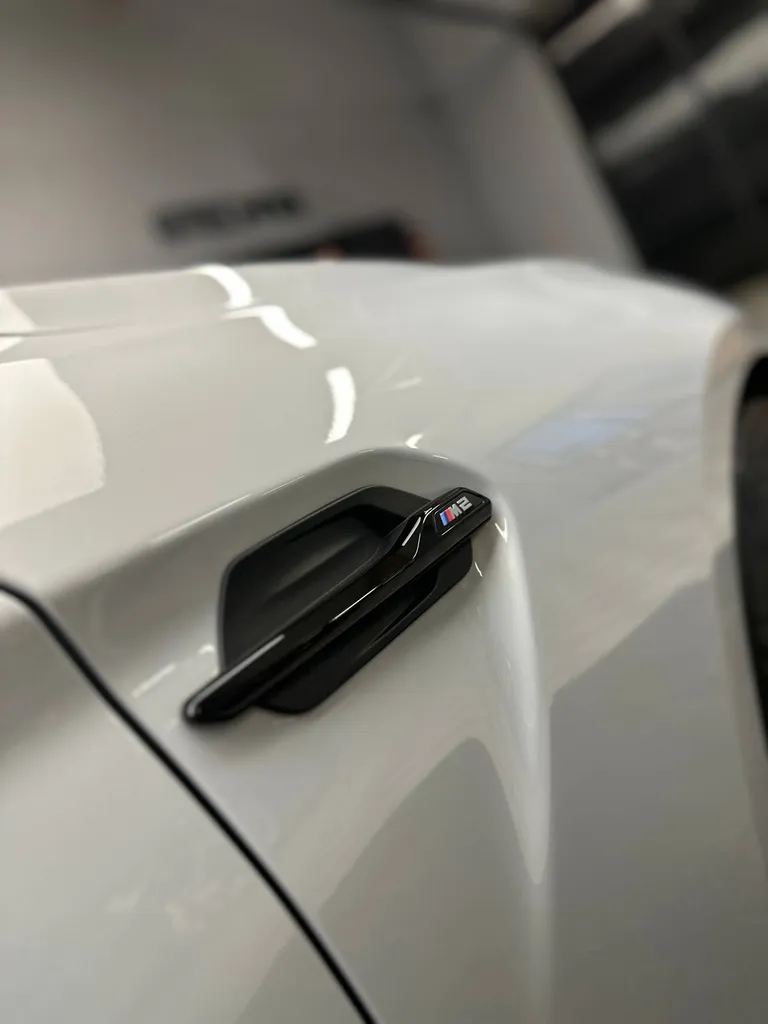 Lustrage brillance sur une BMW M2 Compétition à Le Mans (72)