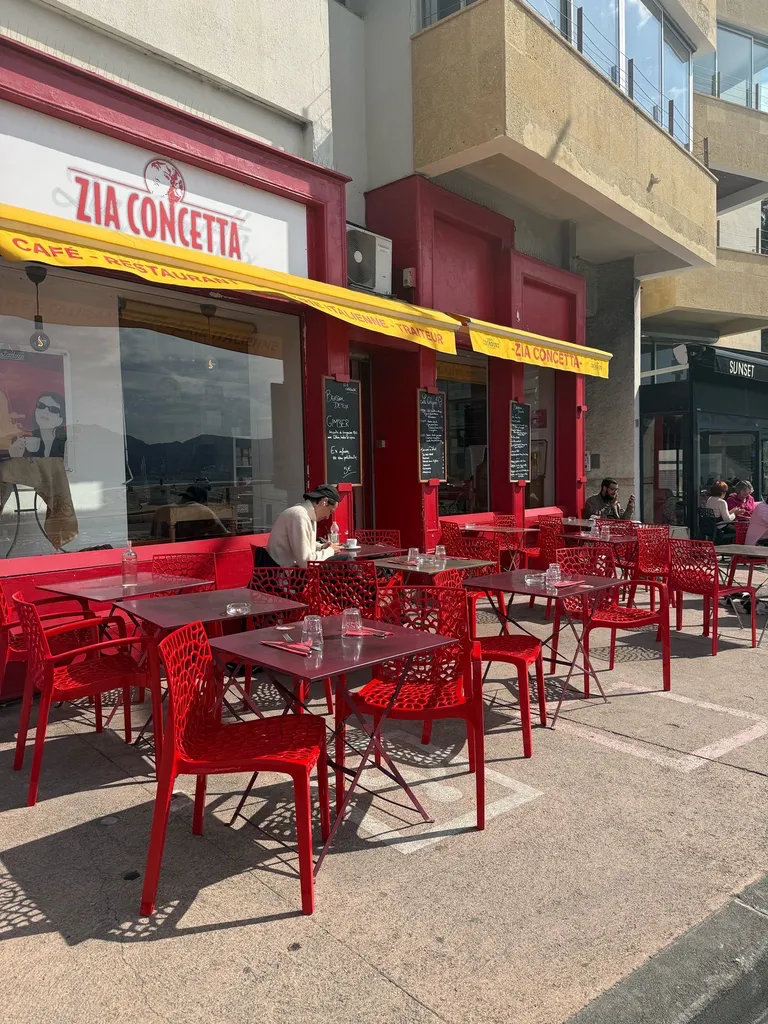 Zia Concetta Corniche : Restaurant et épicerie face à la mer