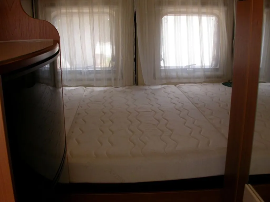 VAN 53 RAPIDO AVEC GRAND FRIGO CONGELATEUR A GRANS 13450