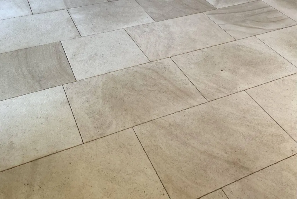 Véritable pierre de Dordogne en dallage, tomette, pavé, margelle de bassin, pierre naturelle beige, grise, ocre, grège