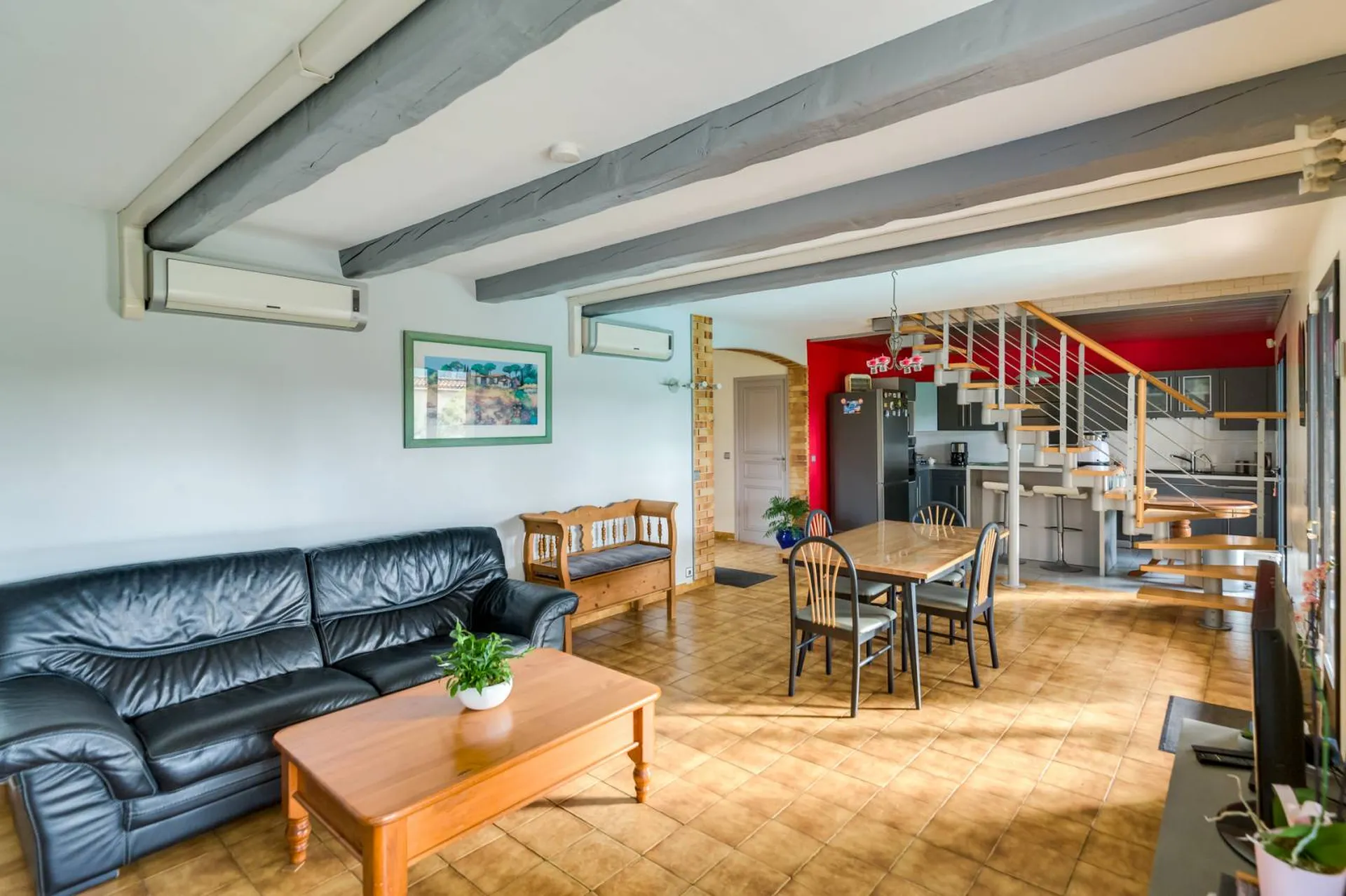 Vente villa T5 Cassis  avec piscine et dépendance dans clos sécurisé à l'entrée du village