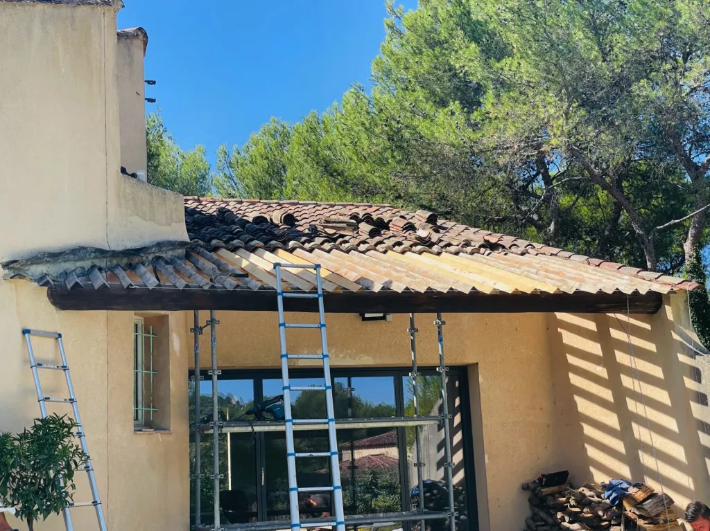 Changement d’une toiture de Auvent d’une maison sur Ventabren près de Aix en Provence