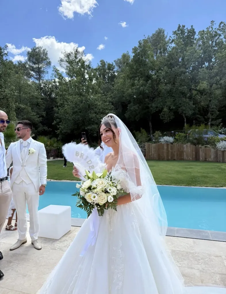 vous êtes perdu trouver votre robe chez solution cérémonie à Marseille