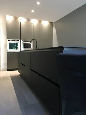 ilot avec prise de main par gorge noir