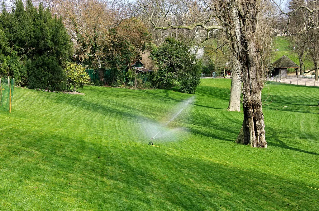 Création sur mesure de votre arrosage automatique, fontaineries et rénovation de piscines Maintenance experte en arrosage et piscine, entretien des piscines