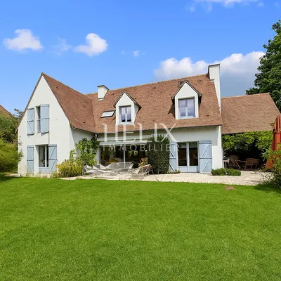 facade rénovée à villennes sur seine d'une maison haut de gamme