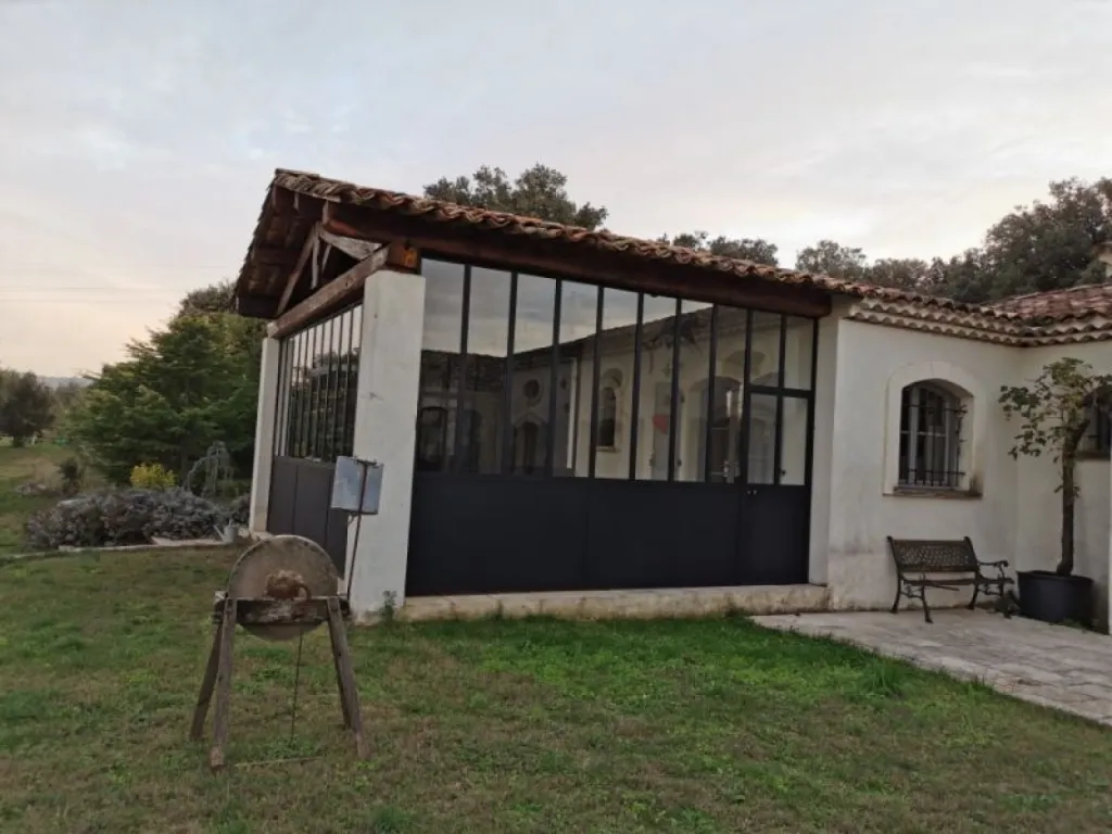 Vérriere acier type atelier à Lançon de Provence et centre ville de Salon De Provence