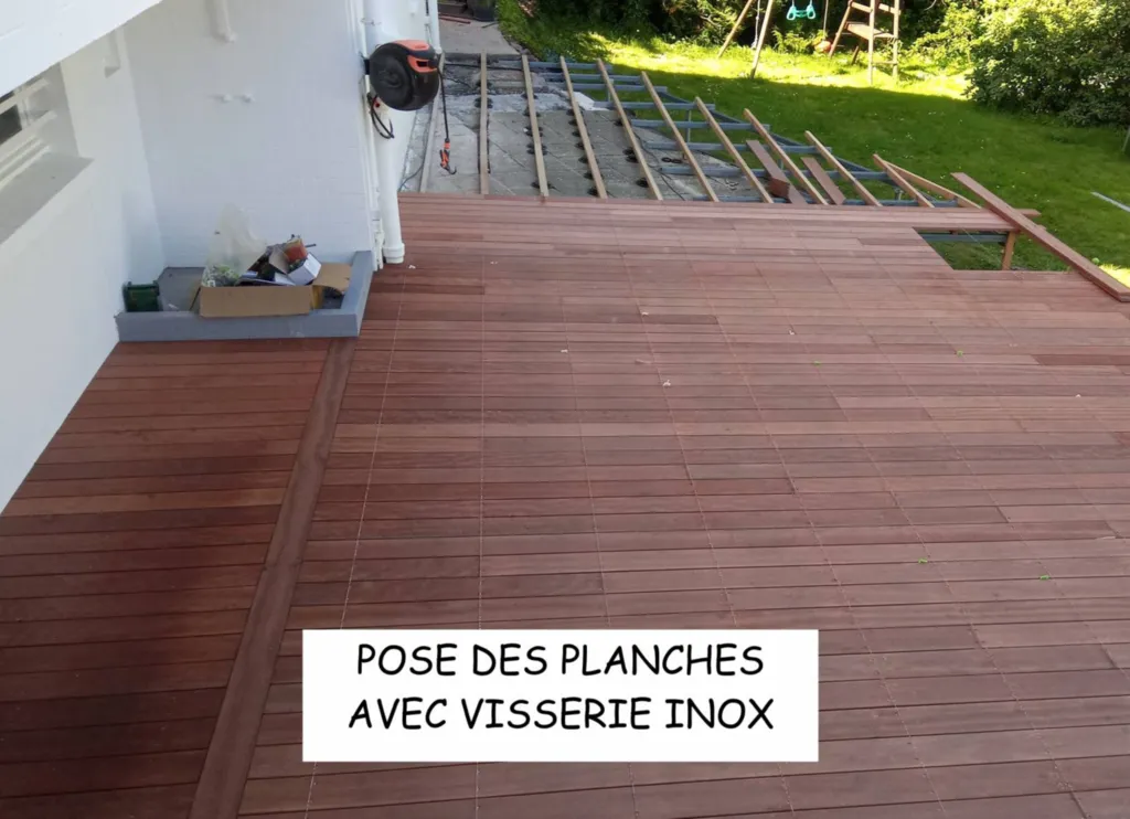 Pose des planches avec visserie inox