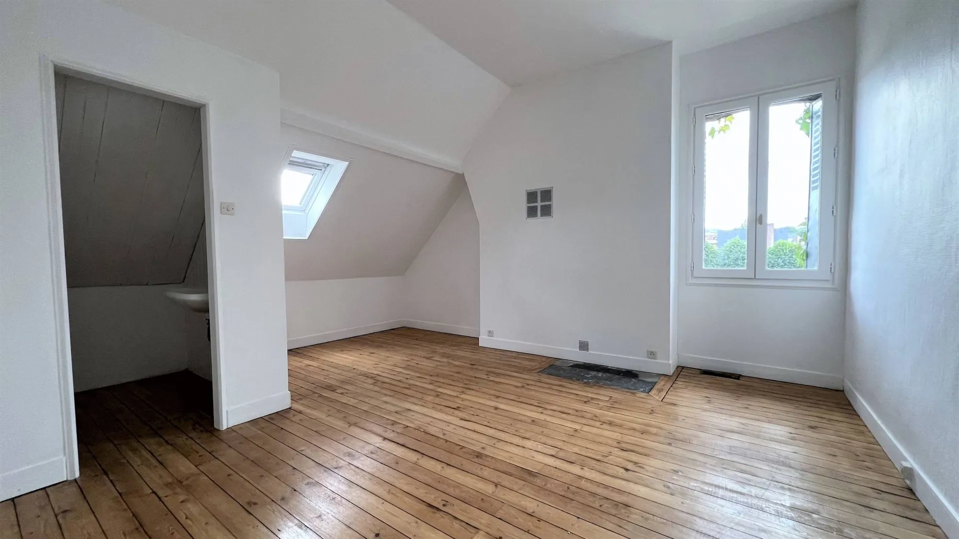 4 belles chambres (dont une peut être transformé en SDB)