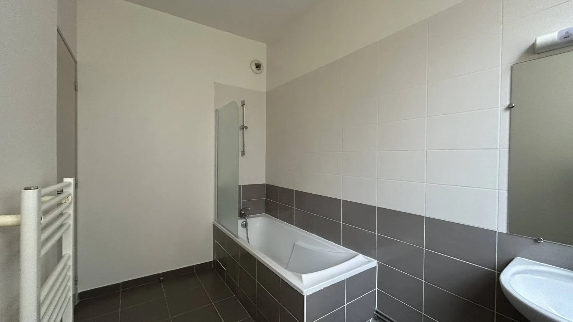 Vends appartement lumineux et rénové, situé dans un emplacement privilégié à Dieppe