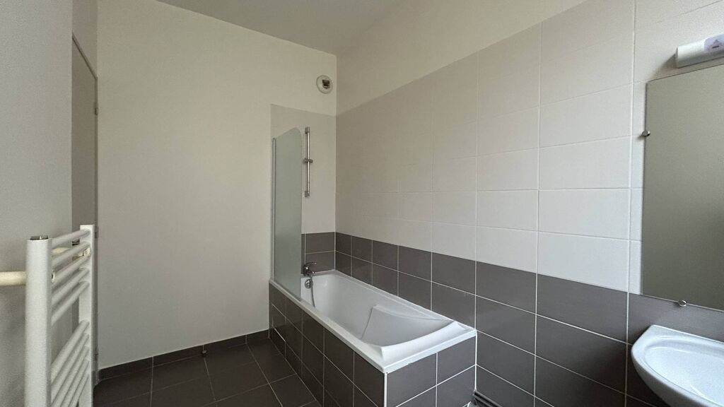 Vends appartement lumineux et rénové, situé dans un emplacement privilégié à Dieppe