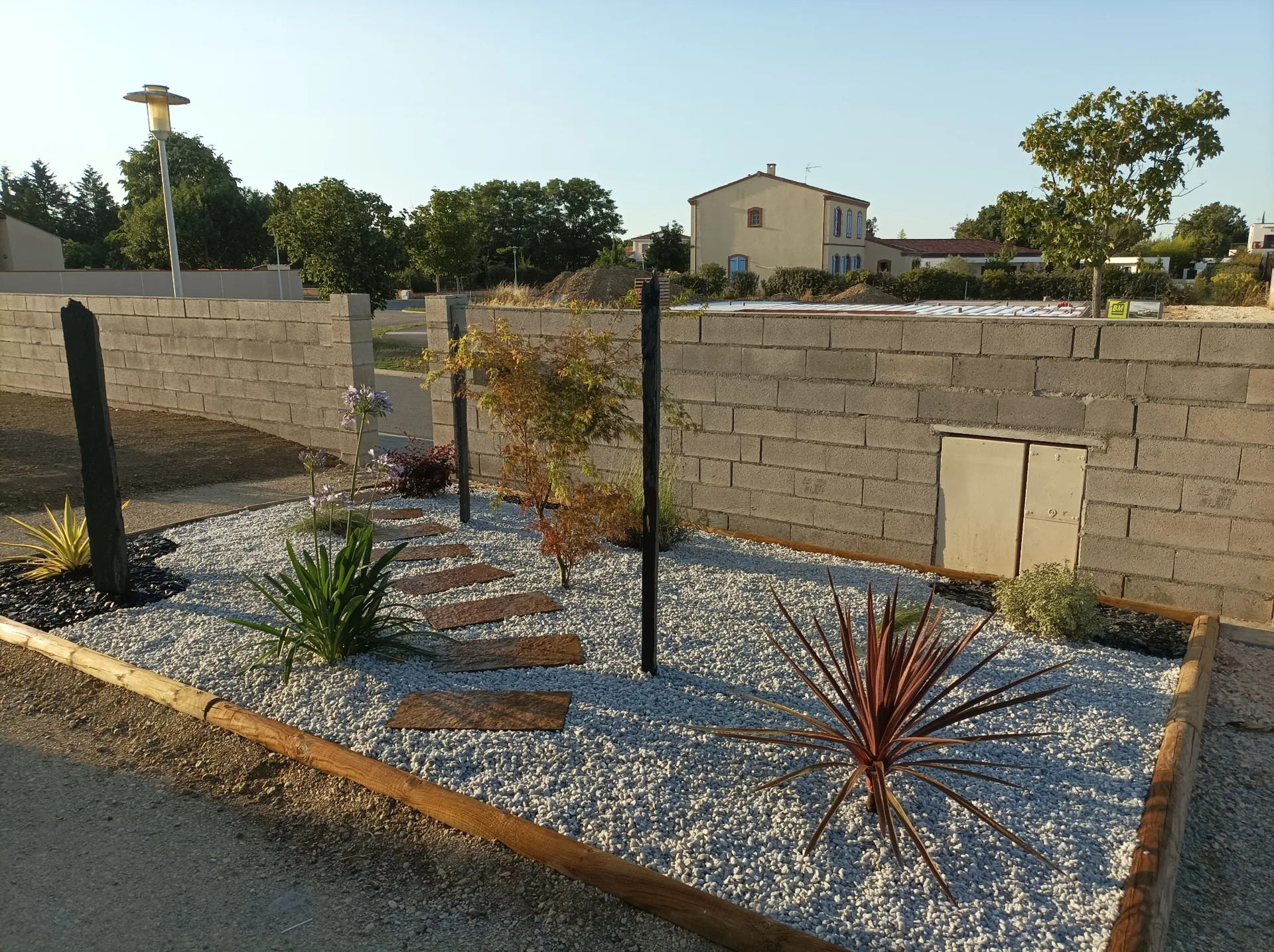 Aménagement de tours de piscine et bordures paysagères à Muret et Toulouse