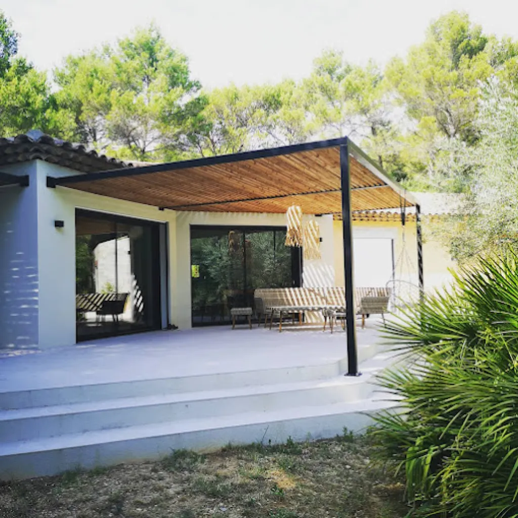 Pergola acier et bois Vauvenargues