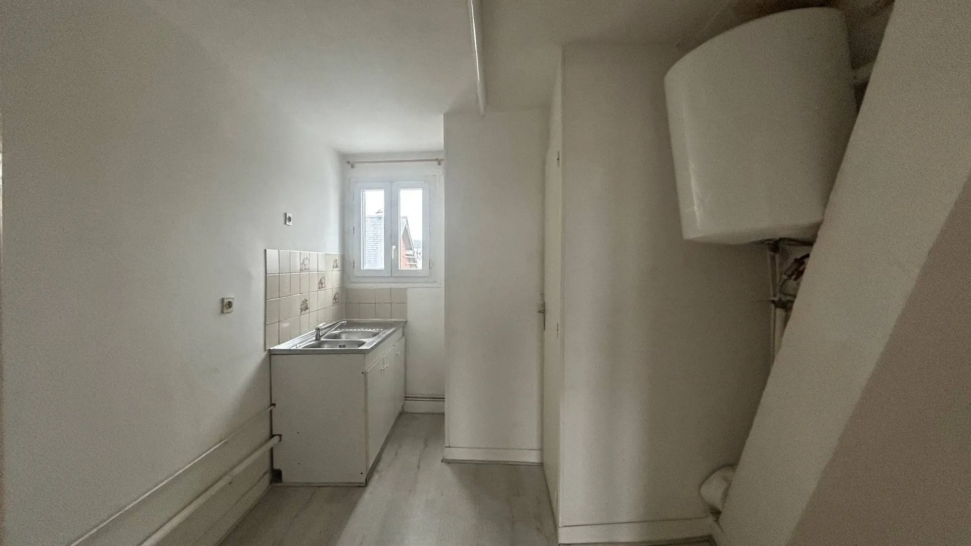 Appartement de type T2 vue port de 44,36m² à rénover, situé proche du centre-ville de Dieppe, 76