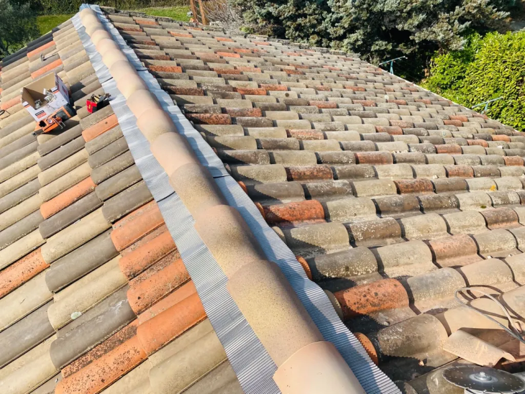 pose closoir et tuiles sur faitage sur martigues