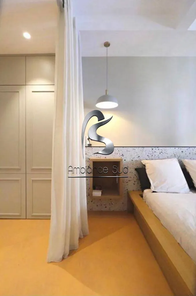 Beton ciré jaune doré pour chambre adulte près de Toulon au Lavandou