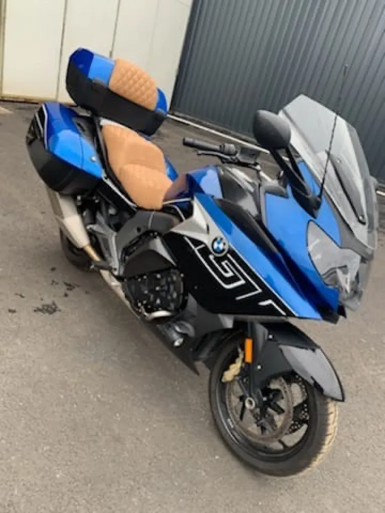 Refaire sa selle de moto par un professionnel à bordeaux 