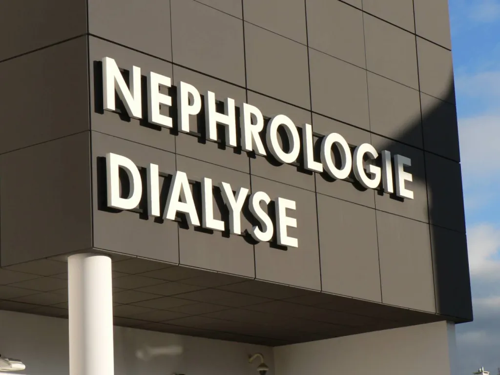 Enseigne lettres relief clinique charcot lyon