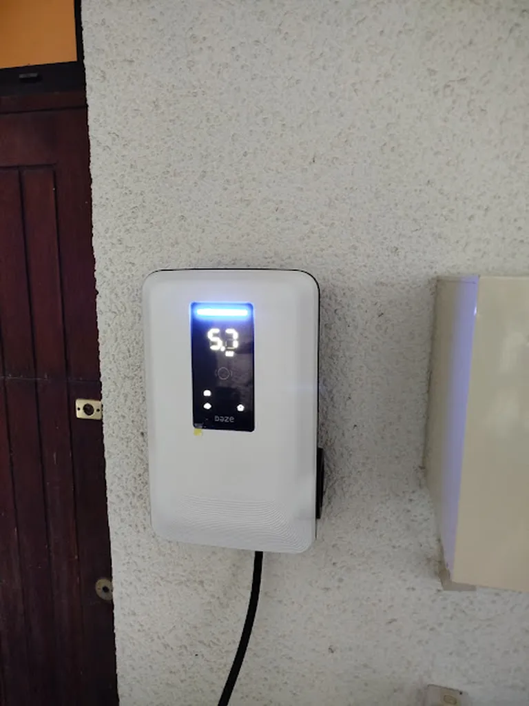 Installation électrique rénovation et borne de recharge avec panneaux photovoltaïques ( batteries de stockage) RGE à Montpellier et ses alentours