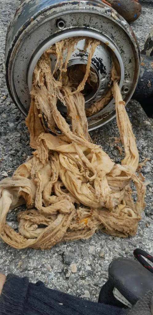 Présence massive de lingettes bloquant la turbine d'une pompe de relevage à Pertuis