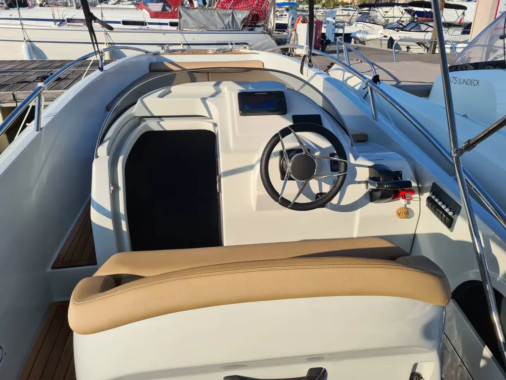 Bateau à moteur rigide à louer à Bandol