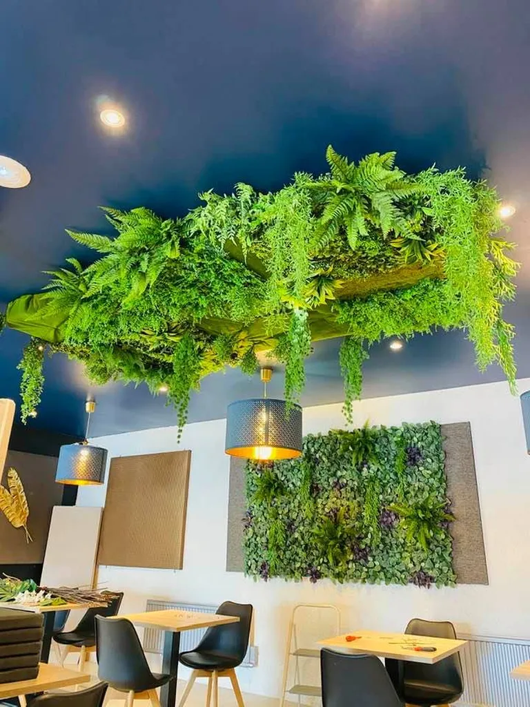 Plafond végétal restaurant lyon