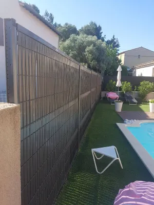 Mise en place d'une clôture dans un jardin de particulier sur Vedène