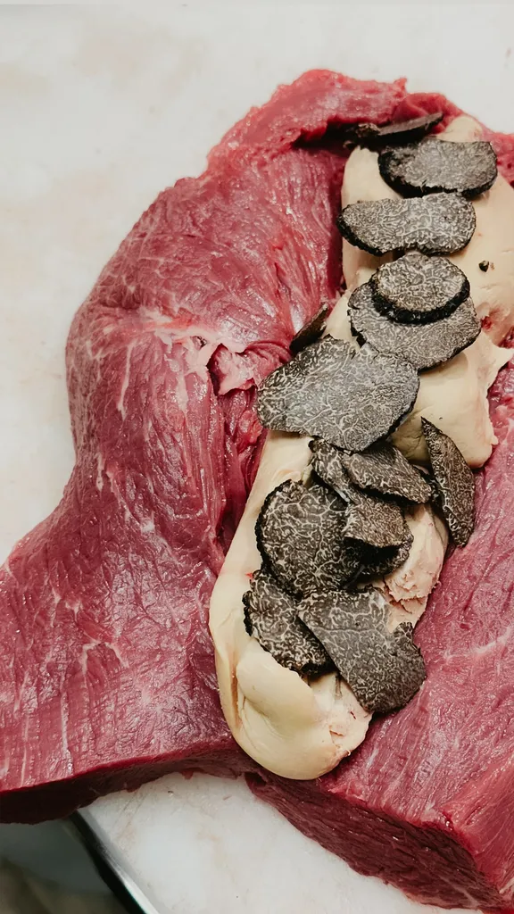 Les rôtis festifs de la Boucherie des Copains à Toulouse et Blagnac, l’alliance parfaite entre tradition artisanale et repas de fêtes réussis.