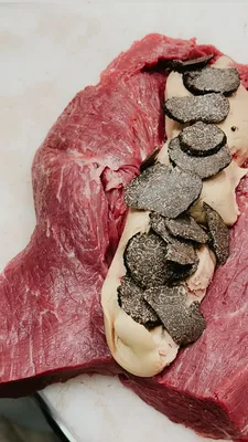 Les rôtis festifs de la Boucherie des Copains à Toulouse et Blagnac, l’alliance parfaite entre tradition artisanale et repas de fêtes réussis.