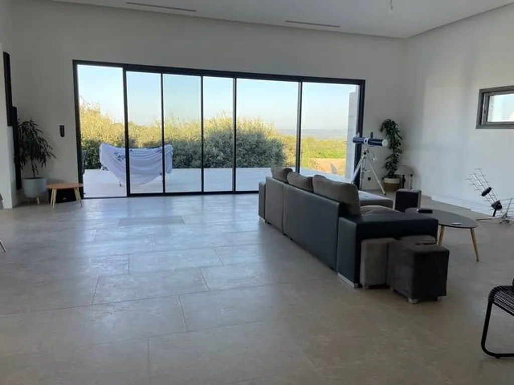 DALLAGES INTERIEURS EN PIERRE NATURELLE DE SAHARA BEIGE 