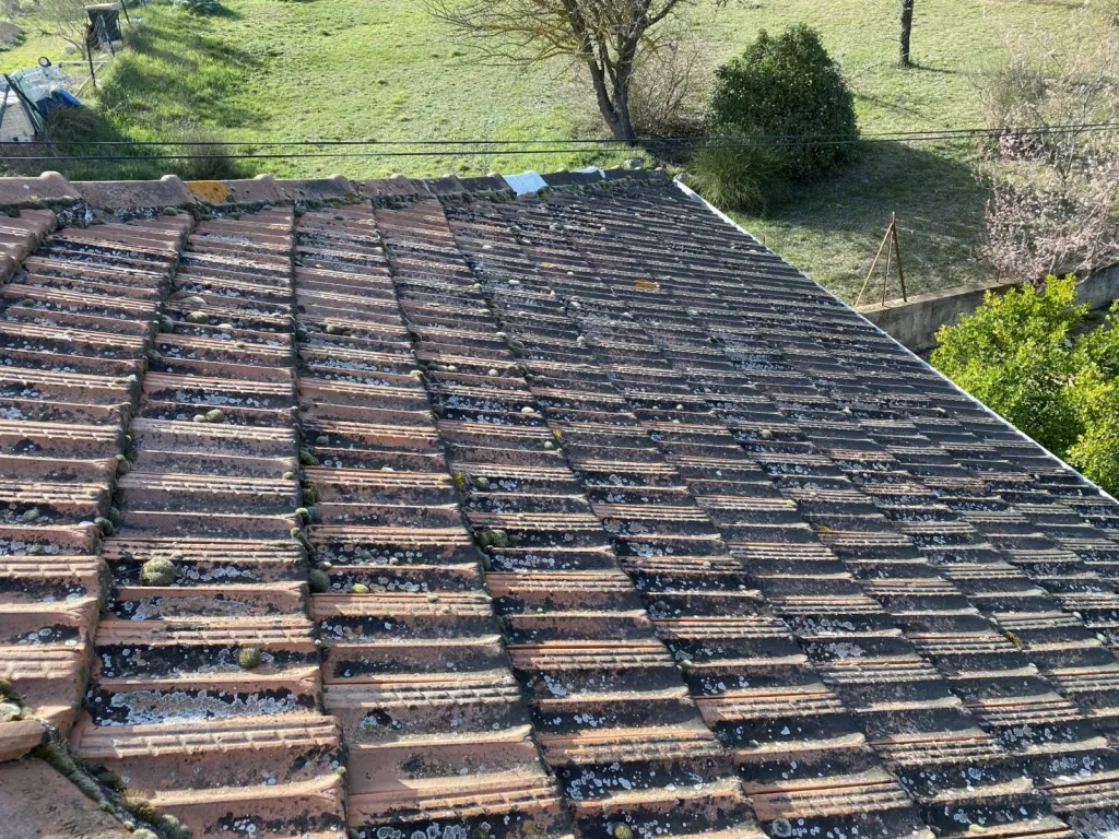 toiture avant nettoyage sur aix en provence