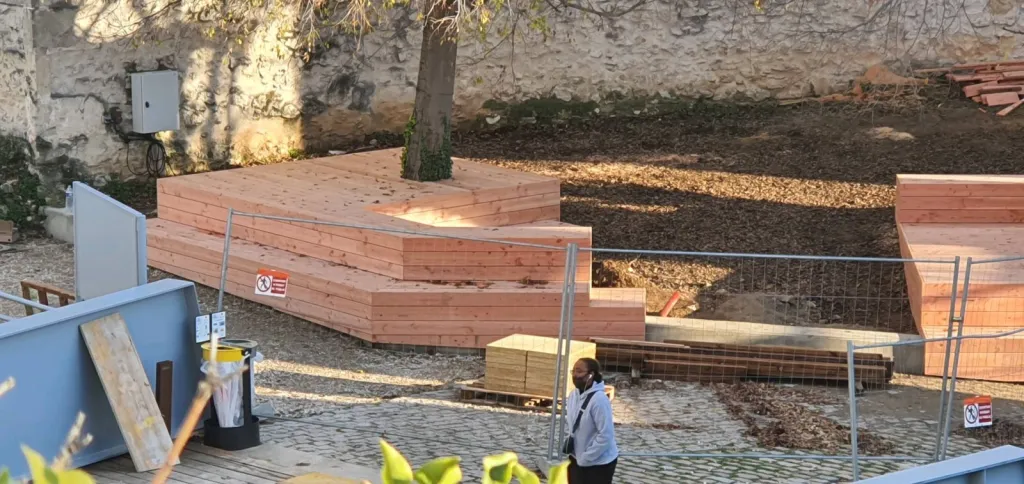 Conception d'une Terrasse bois Douglas sur mesure à Nîmes