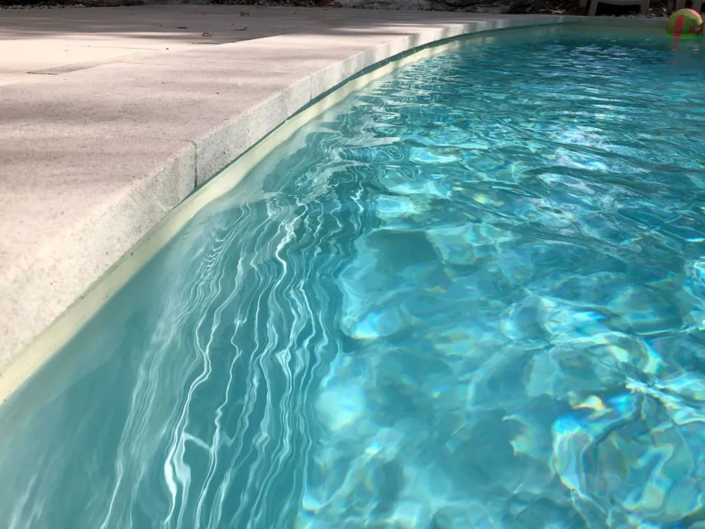 Margelle et dallage en extérieur et plage de piscine pierre de Dordogne et toutes pierres naturelles, proche Montpellier et Avignon