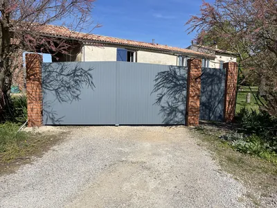 Fabrication d'un portail en acier sur mesure ajouré avec 2 battants à Tournefeuille