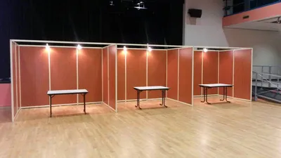 Installation de stands avec mobilier a eurexpo