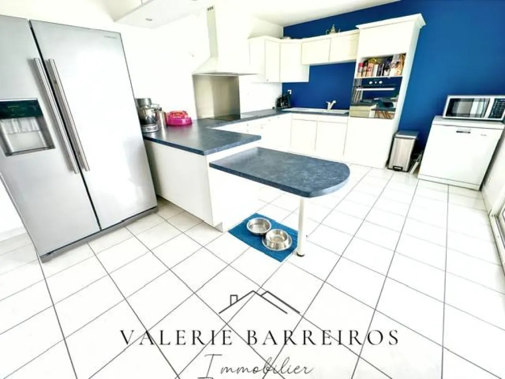 A saisir pavillon contemporain de 125 m² édifiée sur 1211 m² de terrain sur la commune de LA SAUSSAYE 27370