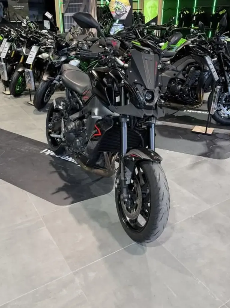 Yamaha MT-09 - 850 cm3 - Kawasaki Nîmes