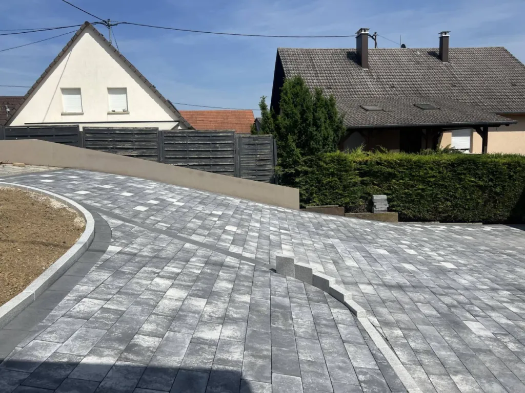 Pose de pavé pour une cour de maison à Erstein, dans le Bas-Rhin CLK