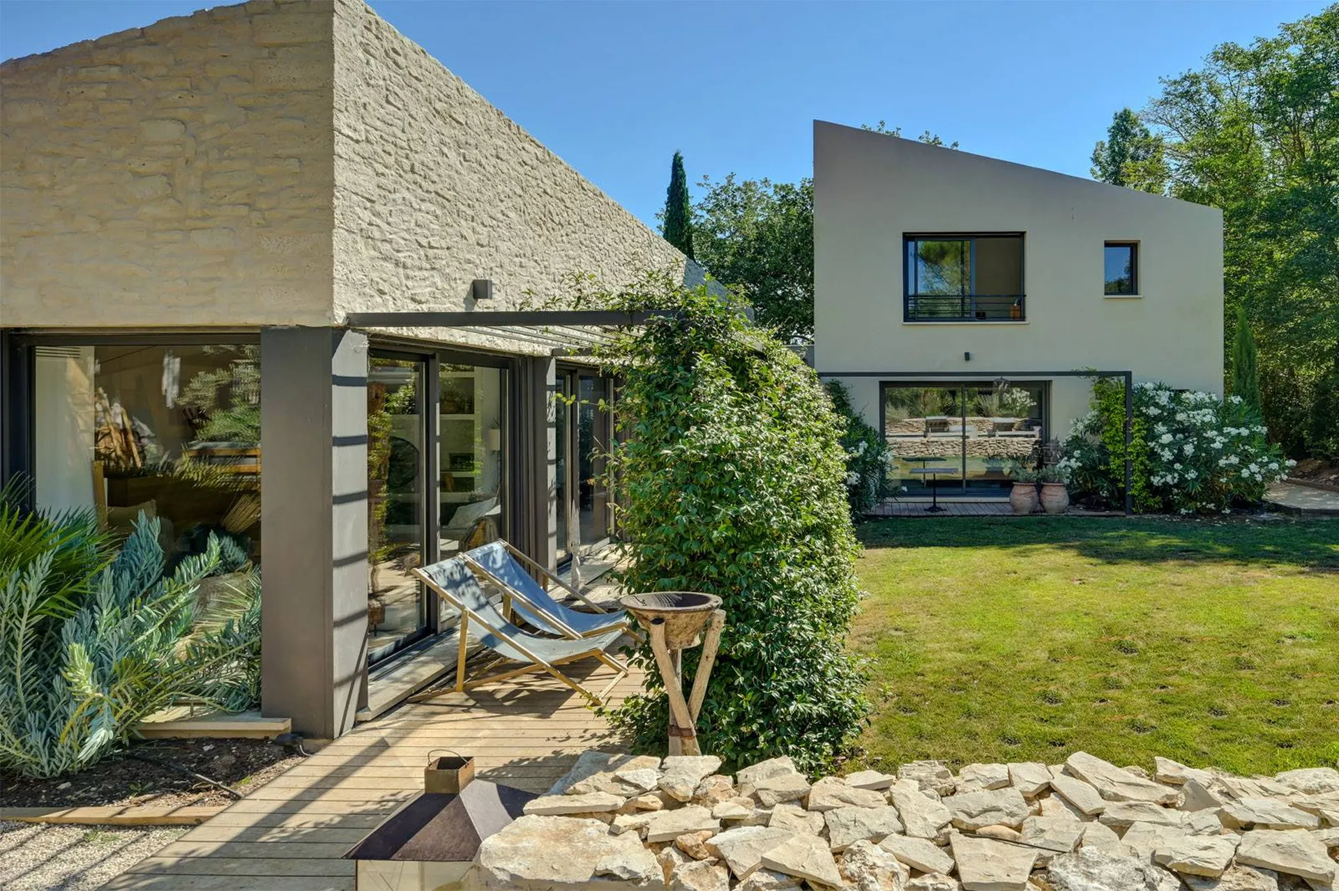 Une maison contemporaine qui casse les codes, à Aix en Provence dans les Bouches du Rhône