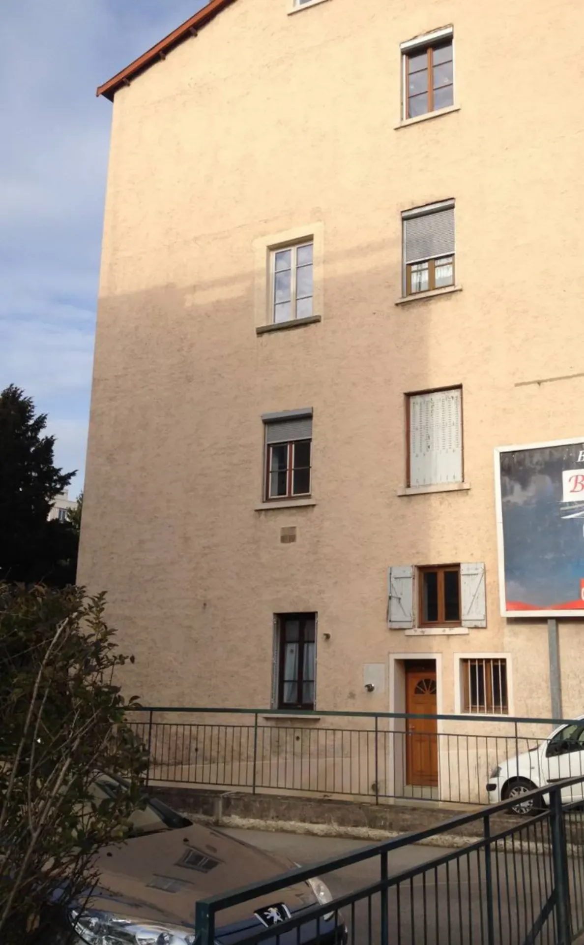 Nouvelle fenêtre installée dans une cuisine d’appartement à Lyon Croix-Rousse pour améliorer la luminosité