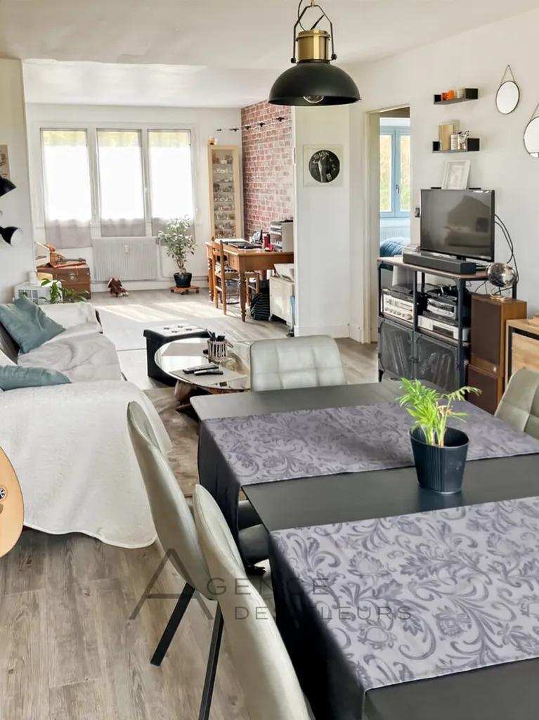 A vendre, appartement de type 3 de 60 m² entièrement rénové situé à MOULINEAUX 76350